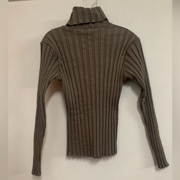 Lili Gaufrette Ribbed Turtleneck - Picture 9 of 11